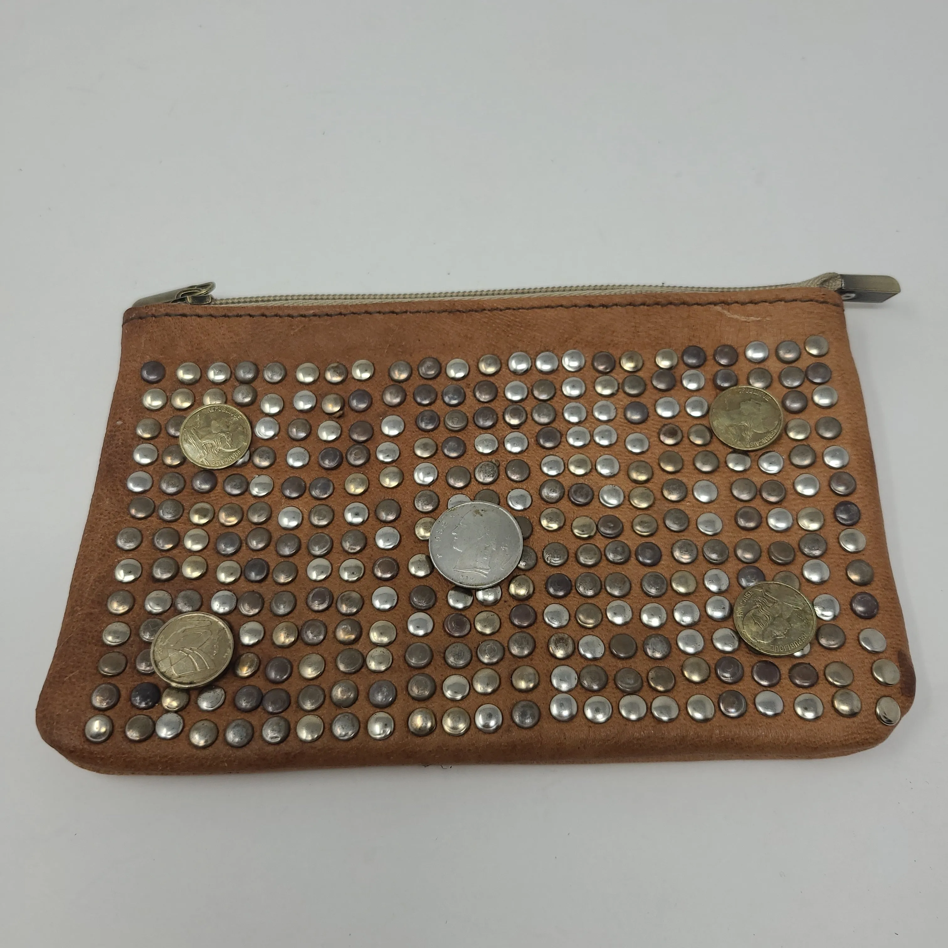 MEDIUM MOROCCAN LEATHER STUDDED CLUTCH TAN